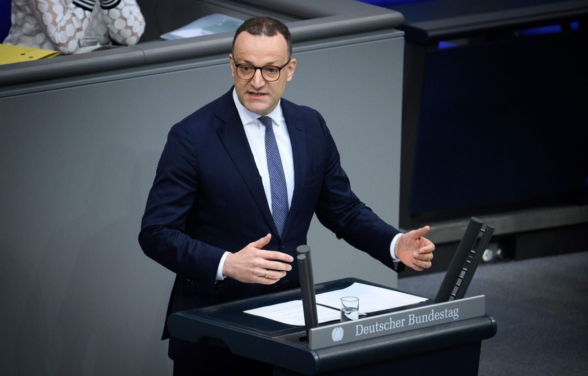 Le chef des députés conservateurs allemands démissionne après avoir eu recours à une GPA