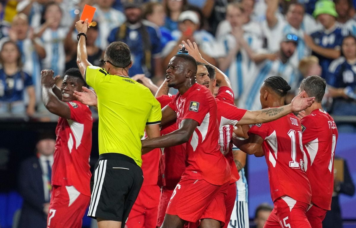 Coupe du monde: la qualification controversée de l'Argentine face à la Suisse suscite la colère