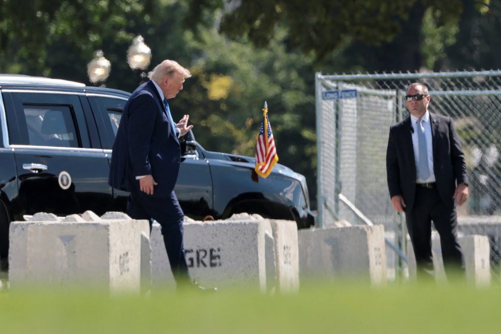 Donald Trump tient sa réunion de cabinet à Camp David