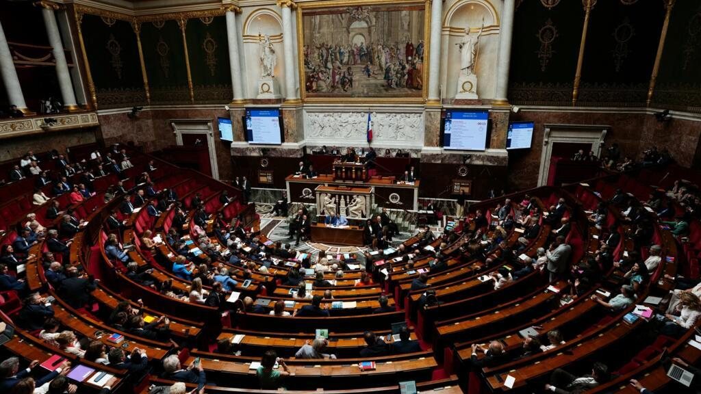La France interdit les réseaux sociaux aux moins de 15 ans, une première en Europe