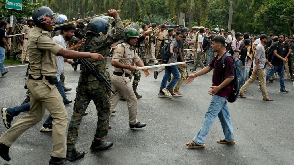 Inde: Narendra Modi promet de punir sévèrement les fraudeurs aux examens, la contestation étudiante persiste