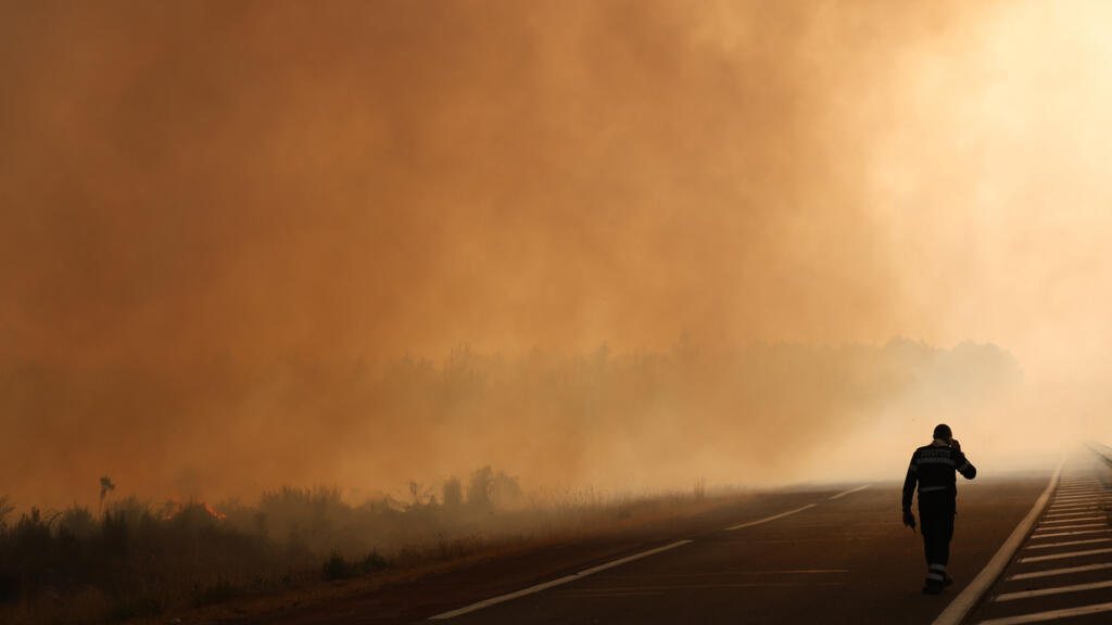 Incendies en Gironde: situation stable, 5 000 évacués des Landes de retour chez eux