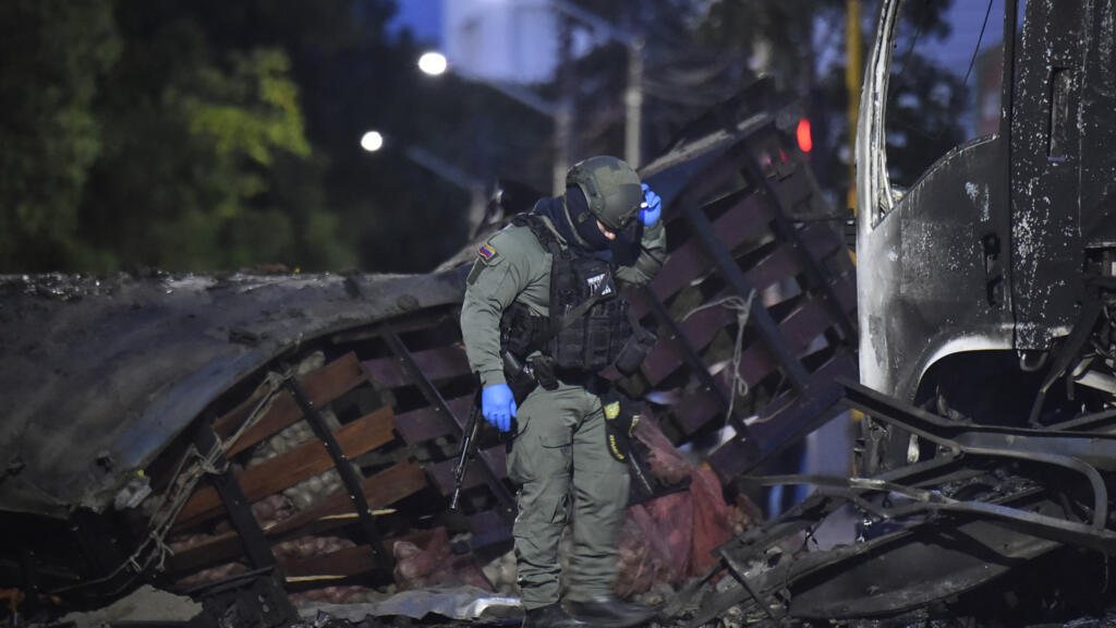 Onze blessés dans l’explosion d’un camion piégé en Colombie à six jours de l’investiture