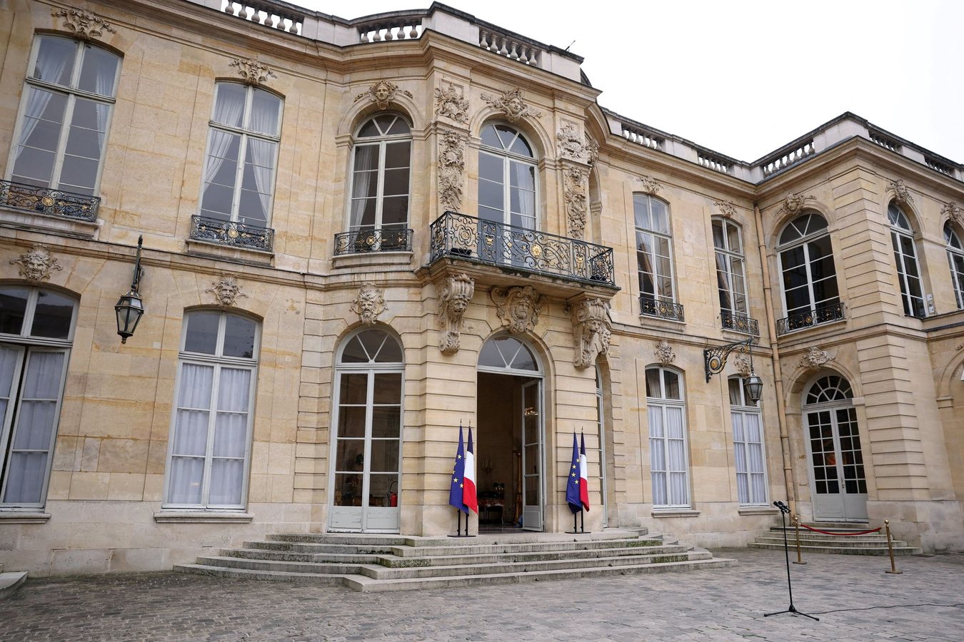 Une agente des services du premier ministre porte plainte pour harcèlement moral après une tentative de suicide