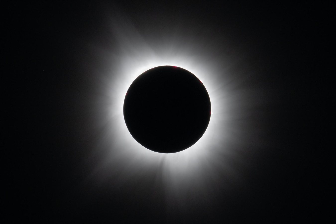 Éclipse solaire du 12 août: pourquoi les scientifiques suivent l’ombre de la Lune