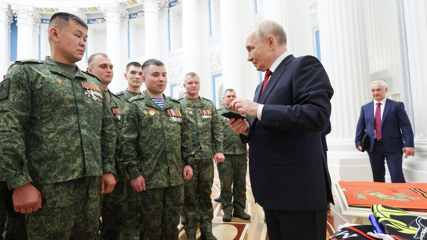 La guerre en Ukraine: un business criminel qui broie ses propres soldats, selon une enquête