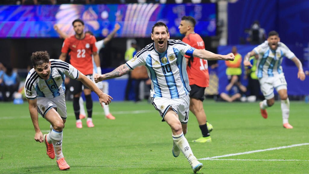 L'Argentine renverse l'Égypte et se qualifie pour les quarts de finale de la Coupe du monde