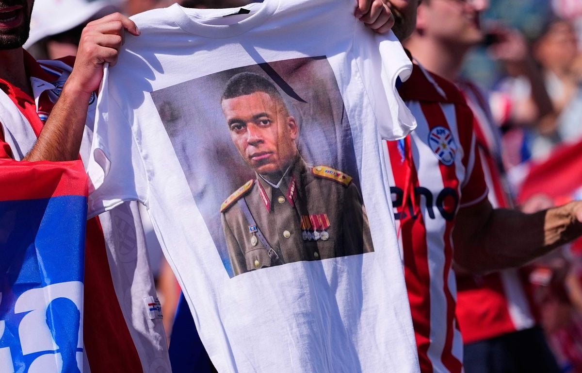 Kylian Mbappé transforme le mème du dictateur en outil de leadership